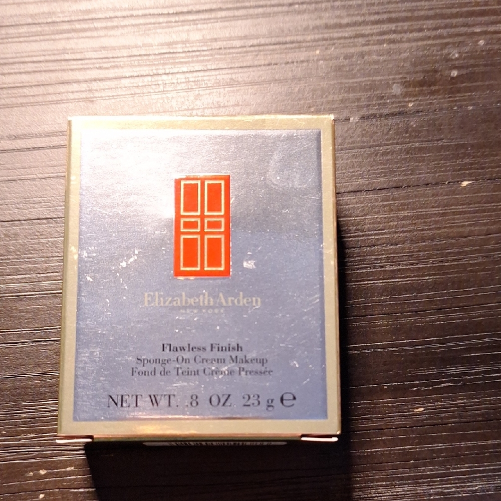 Elizabeth Arden Flawless Finish - Deep Amber NIB